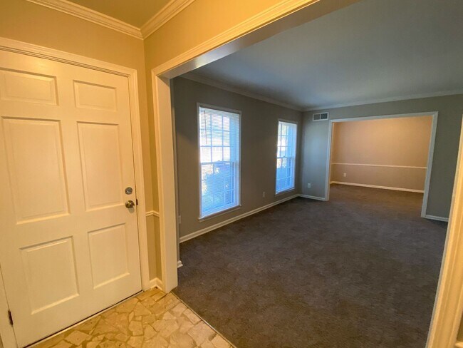 Building Photo - Charming 3 bedroom 2 bath home near Coving...