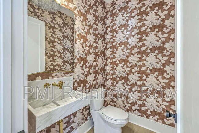 Building Photo - 755 Adluh St