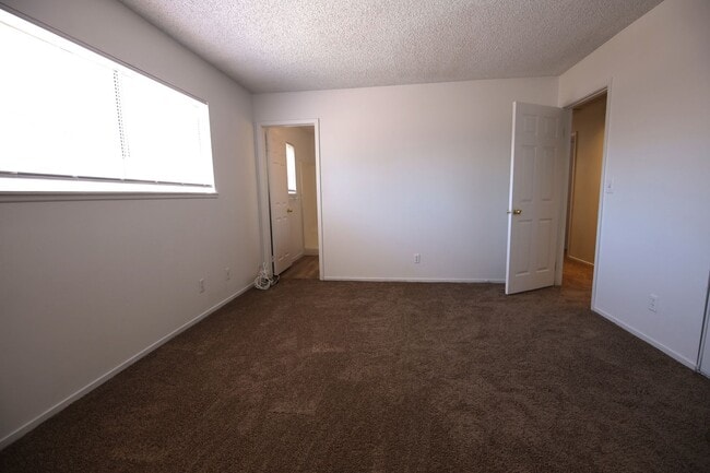 Building Photo - Great 3bed/2bath Home in Spring Valley