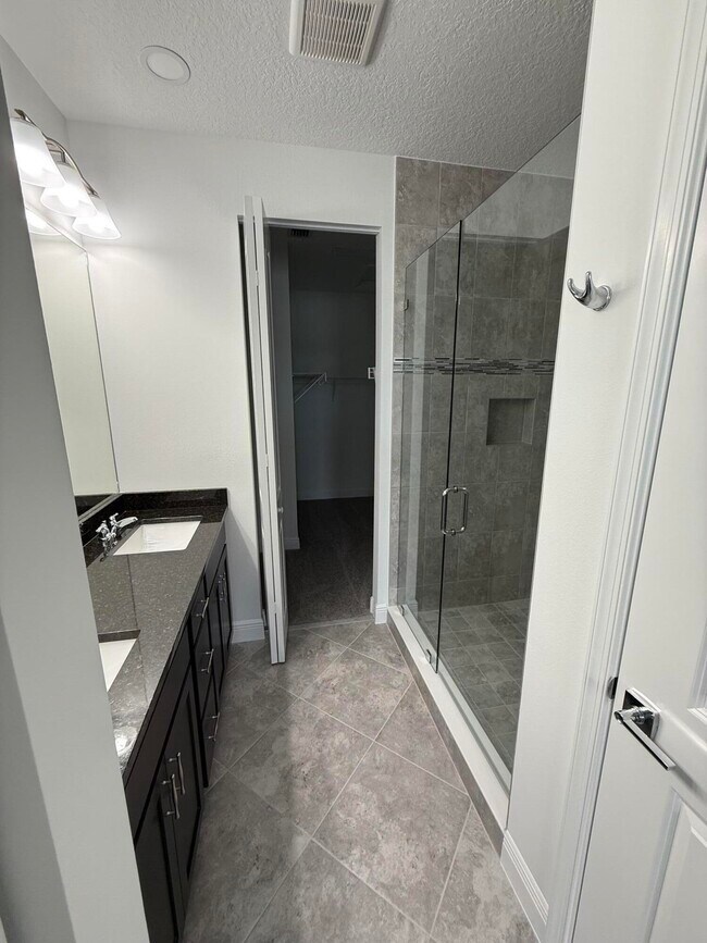 Building Photo - 4718 Longwood Lk Sq