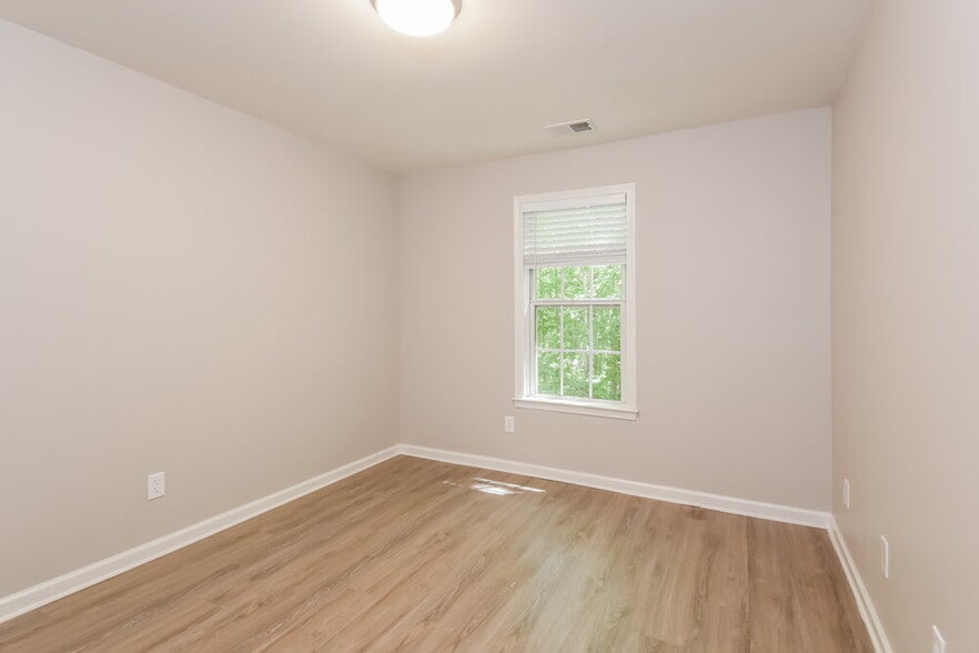 Building Photo - 2010 Greenhill Pass