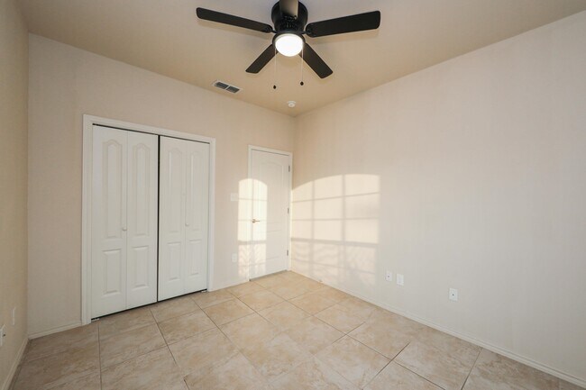 Building Photo - 704 Mercado Ln