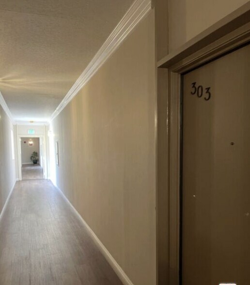 Building Photo - 4444 Wilshire Blvd