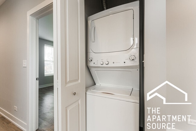 Building Photo - 926 W 32nd Pl