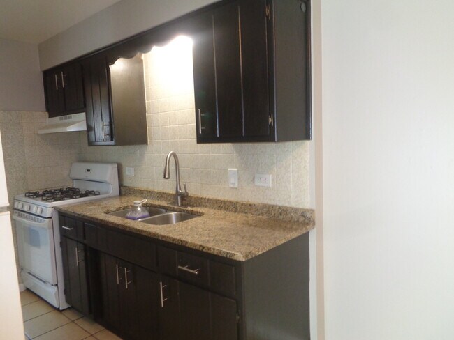 Building Photo - 6338 W 99th Pl