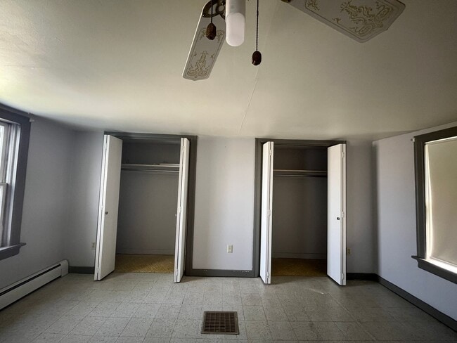 Building Photo - Spacious 3-Bedroom Farmhouse for Rent – Pe...