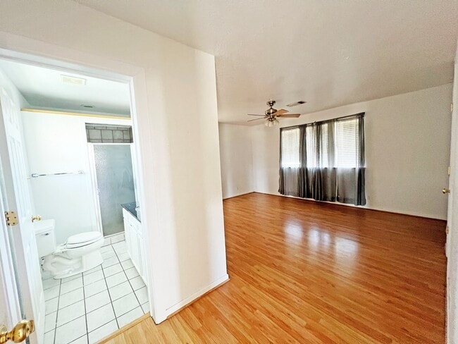 Building Photo - 101 Capt Lee