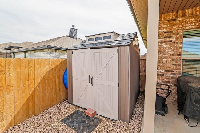 Building Photo - 7811 Bellamy Dr