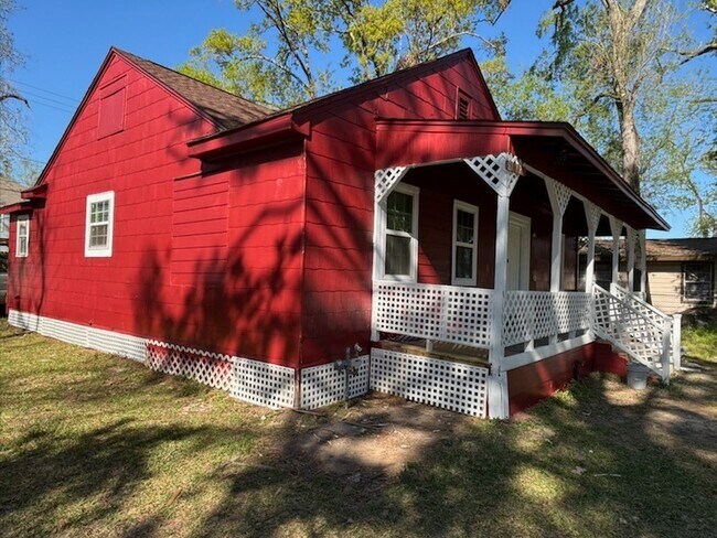 Building Photo - 8113 Bigwood St
