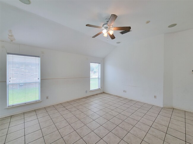 Building Photo - 16006 Hiram Clarke Rd