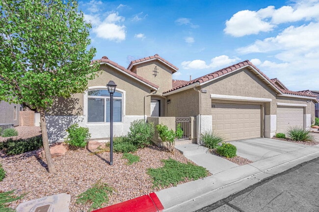 Building Photo - Don't miss out on this super cute 2-bedroo...