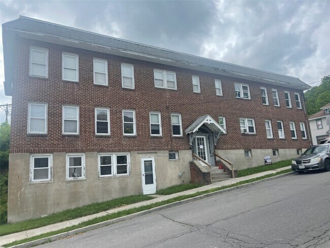Building Photo - 77 Colfax Ave