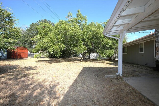 Building Photo - 1902 Garden Villa Dr