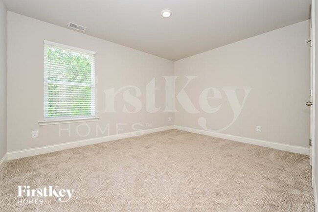 Building Photo - 215 Cheshire Dr