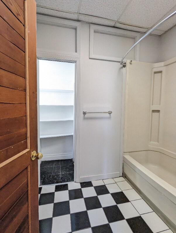 Building Photo - 346 S Rose St