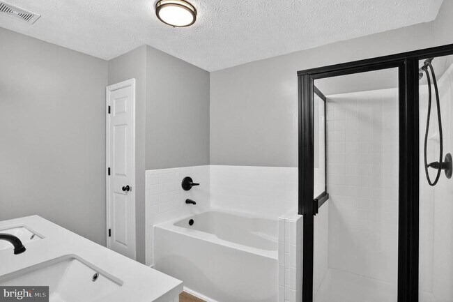 Building Photo - 8031 Brookstone Ct