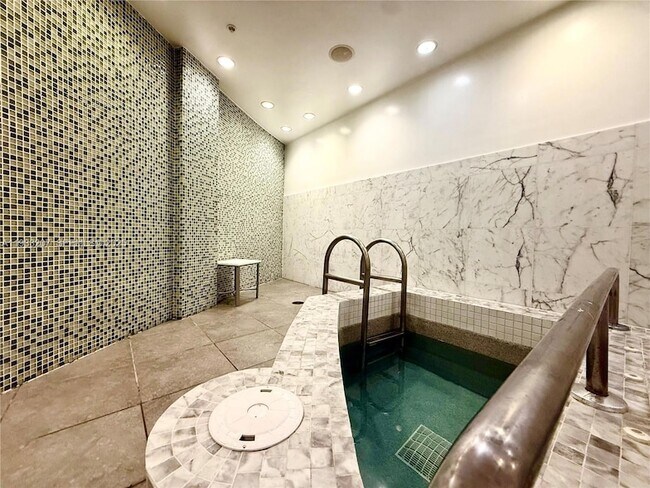 Building Photo - 253 NE 2nd St