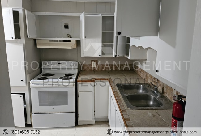 Building Photo - 140 Neatherwood Dr