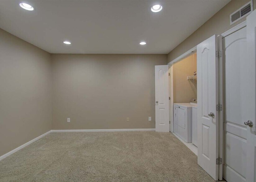 Study and Laundry - 1468 Taramore Dr