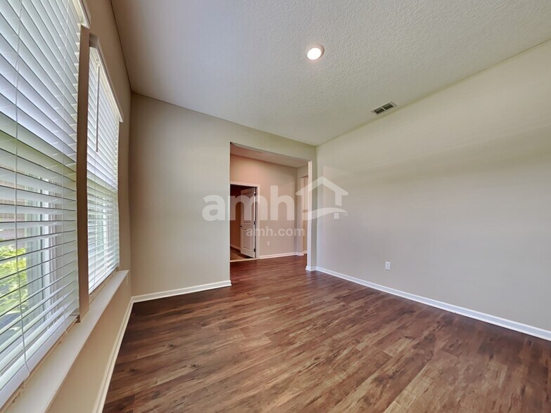 Building Photo - 161 Stone Arbor Ln