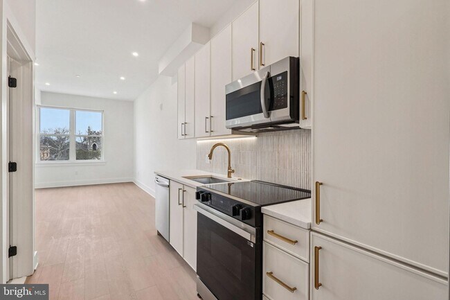 Building Photo - 30 W Allens Ln