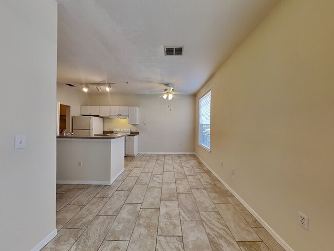 Building Photo - 832 Grand Regency Pointe