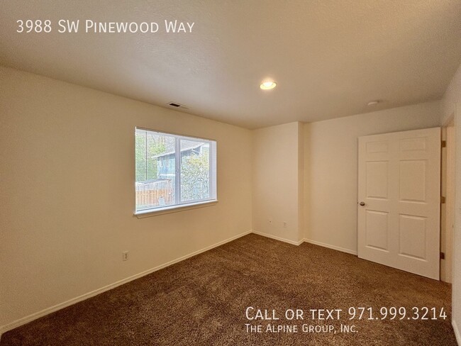 Building Photo - 3988 SW Pinewood Way