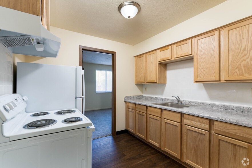 1BR,1BA - 540SF - Kitchen - Kenmore Apartments and Townhomes
