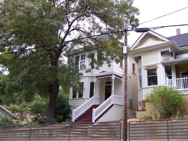 Primary Photo - Victorian downtown