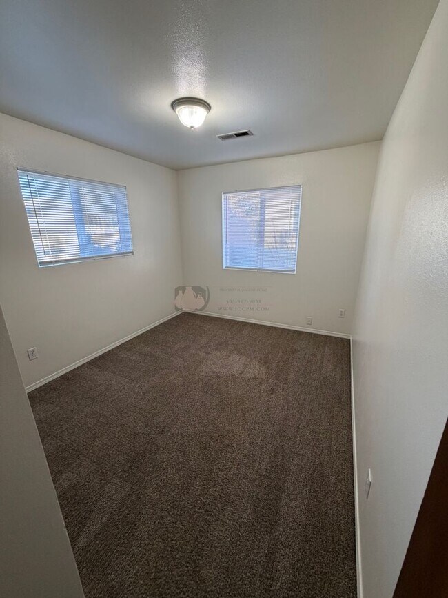 Building Photo - Charter Triplex #2023-LL723