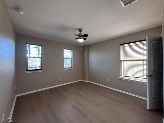 Building Photo - 1405 Berlin Ln
