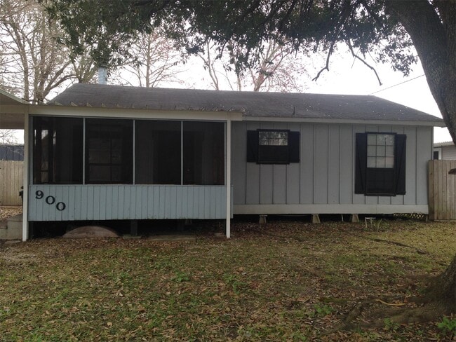 Building Photo - 900 Texaco St