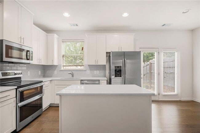 Building Photo - 4915 Longview Walk