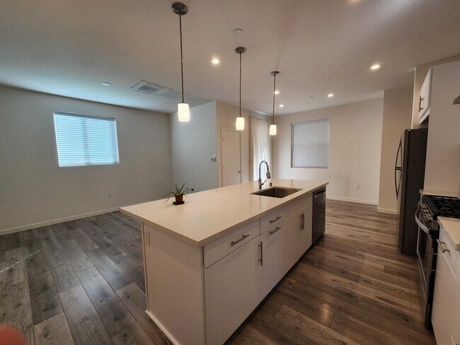 Building Photo - 250 Log Pond Ln