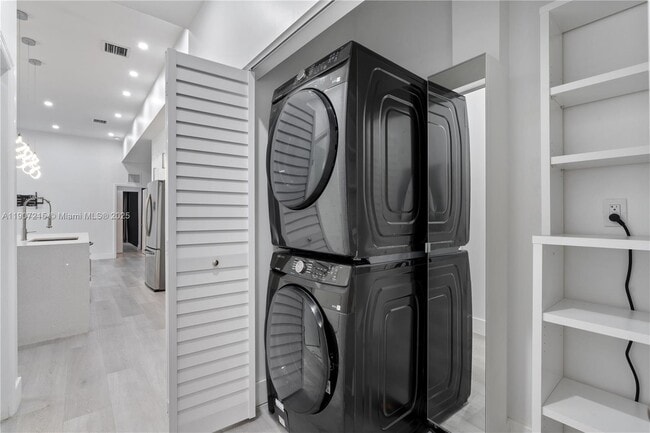 Building Photo - 5734 Buchanan St