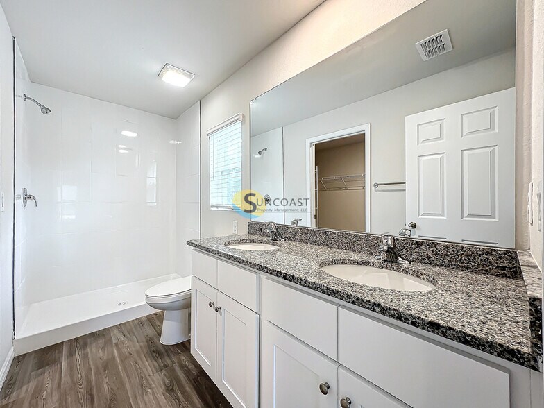 Building Photo - 1492 Biscayne Dr