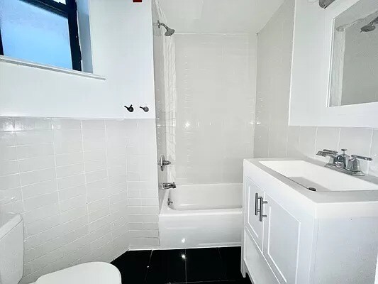 Building Photo - 89 Kingston Ave