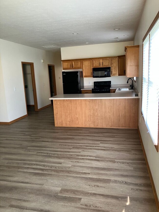 Building Photo - 1023 Laurel Tree Ct
