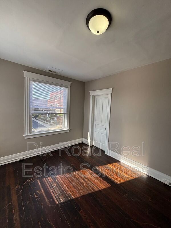 Building Photo - 810 Sunset Ave