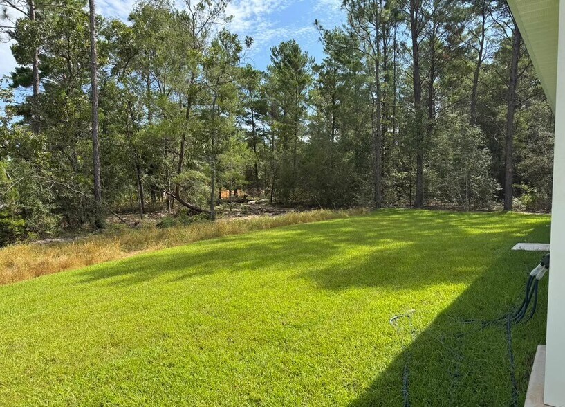 Building Photo - 552 Brookside Dr