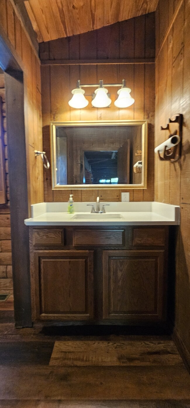 Building Photo - 7307 Rhodes Ln