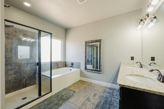 Building Photo - 3906 Oporto St