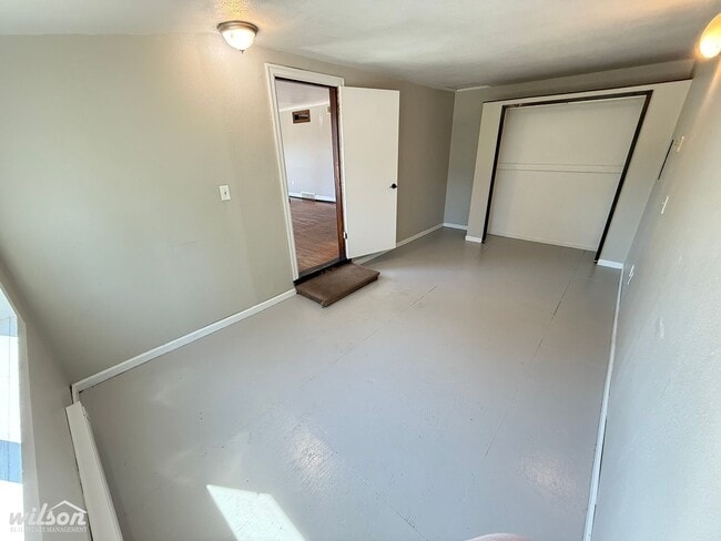 Building Photo - Charming Home with Fenced Yard & Garage