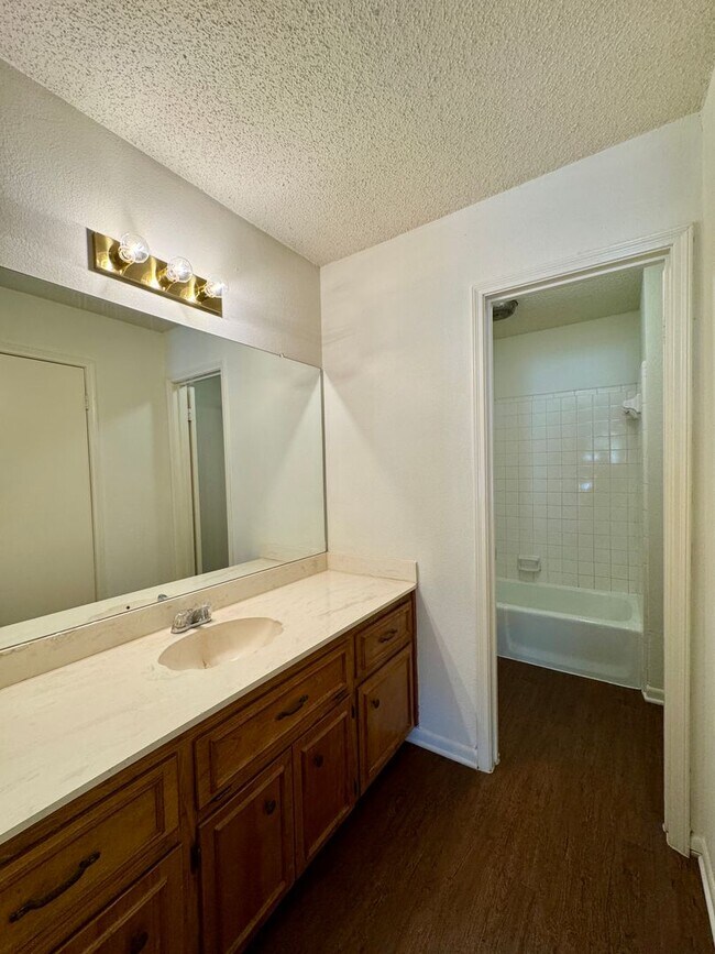 Building Photo - Duplex