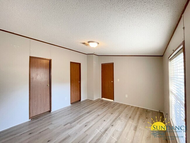 Building Photo - Great 3 Bedroom Mobile Home In Fort Walton...