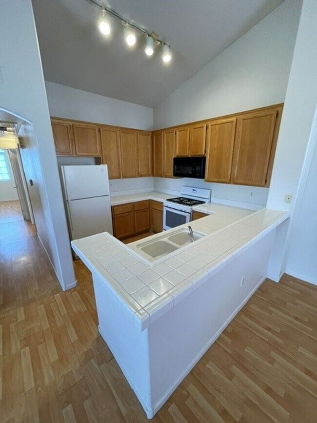 Building Photo - 75 N Valle Verde Dr