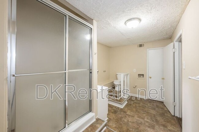 Building Photo - 3038 Courtney Dr