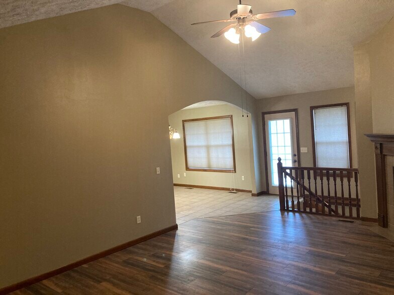 Building Photo - 502 Pepper Hill Dr