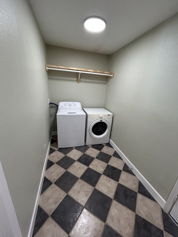 Building Photo - 2312 W Birch St