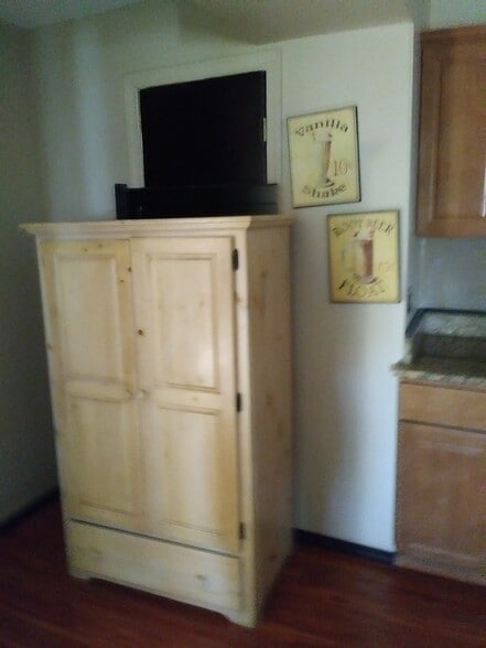 Building Photo - 72 Woodbine Dr